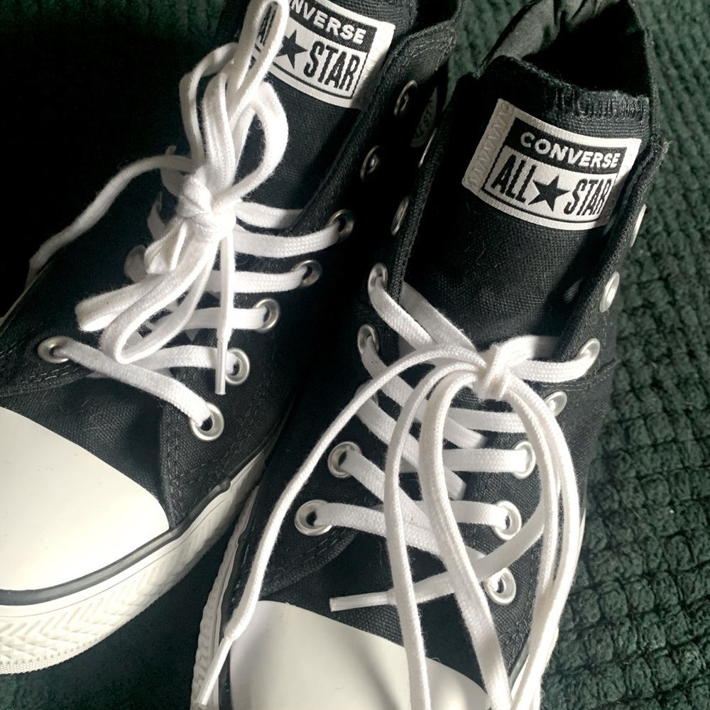 Womens high-top Converse sneakers size 9